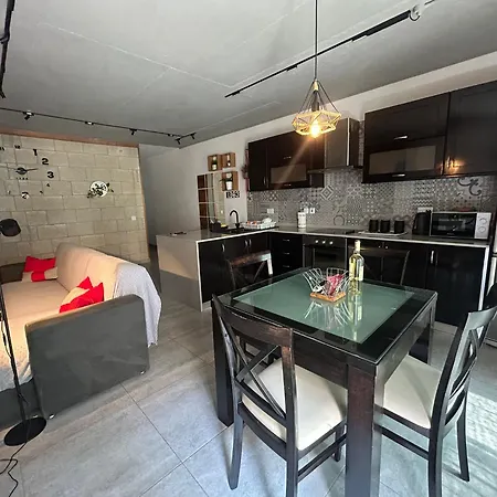 Two Bedroom In شقة مسيدا